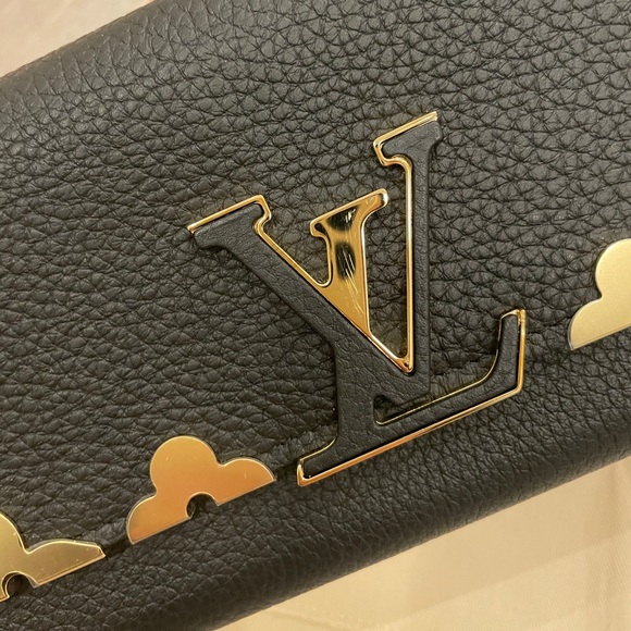 Capucines Long Wallet in Near Perfect Condition - Picture 2 of 7